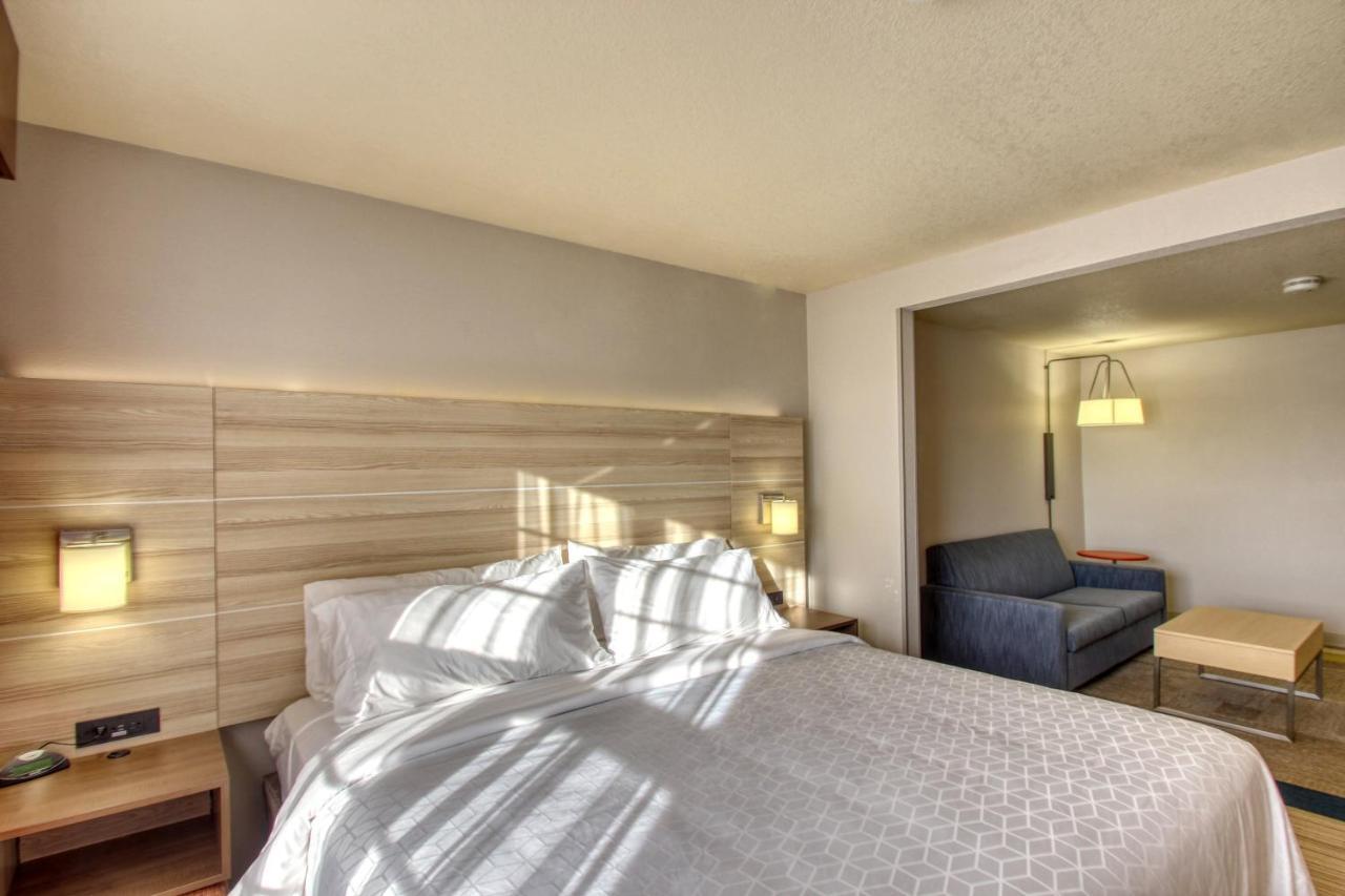 Holiday Inn Express Hotel & Suites Milwaukee Airport By Ihg מראה חיצוני תמונה
